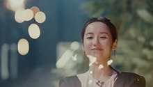 开心！姐妹四人看礼花绽放