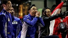 韩寒炫酷玩赛车 畅聊育儿经