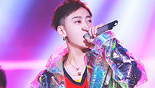 让韬韬抢着签的快男到底是谁？