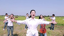 雷佳《在希望的田野上》