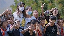 吕一重回晴隆小学