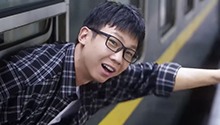 “父子送别”呈现中国式深沉爱意